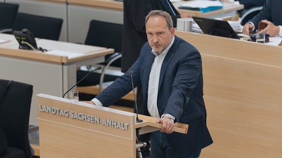 Falko Grube im Landtag von Sachsen-Anhalt.