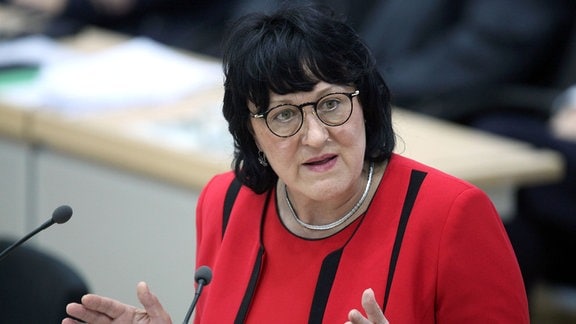 Eva Feußner, CDU, am Rednerpult.