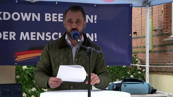 AfD-Listenkandidat Mathias Knispel bei einer Kundgebung in Wolmirstedt