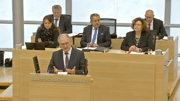 Ministerpräsident Reiner Haseloff bei einer Rede im Landtag von Sachsen-Anhalt