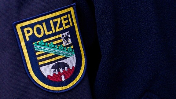 Ein Aufnäher mit dem Wappen der Polizei Sachsen-Anhalts