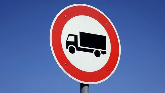 Verkehrsschild - Einfahrt mit LKW verboten