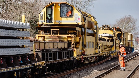 Ein Gleisumbauzug der Deutschen Bahn