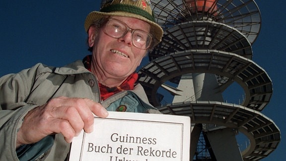 Benno Schmidt aus Wernigerode (Foto vom März 1997) hat es geschafft: Der 65jährige Wanderleiter des Harzklub-Zweigvereins Wernigerode steht als tüchtigster Brockenwanderer im neuen Guinness-Buch der Rekorde
