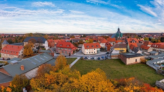 Luftbild aus Harzgerode im Herbst