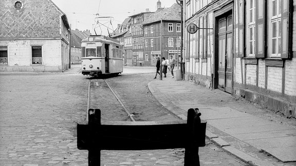 Historische Straßenbahn in Halberstadt, 1988.