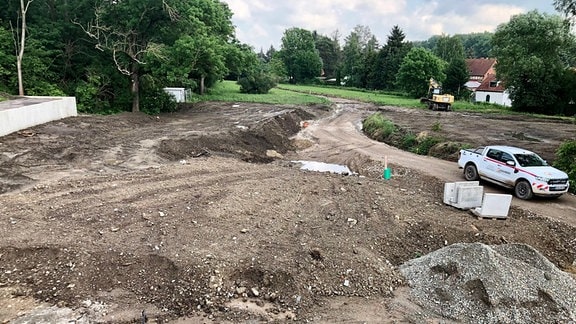 Neben dem neu eröffneten Schwimmbad von Quedlinburg ist noch eine Baustelle.