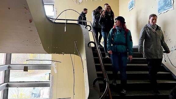 Führung durch das Treppenhaus des Hauptgebäudes der Heilstätte Harzgerode