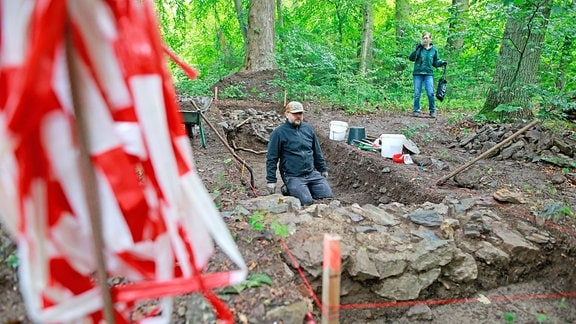 Mauerreste wurden bei der Erforschung eines verschwundenen mittelalterlichen Dorfes bei Harzgerode freigelegt