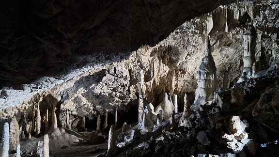 Die Hermannshöhle im Harz hat eine neue Beleuchtungsanlage bekommen.