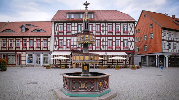 Der Wohltäterbrunnen auf dem historischen Marktplatz in Wernigerode