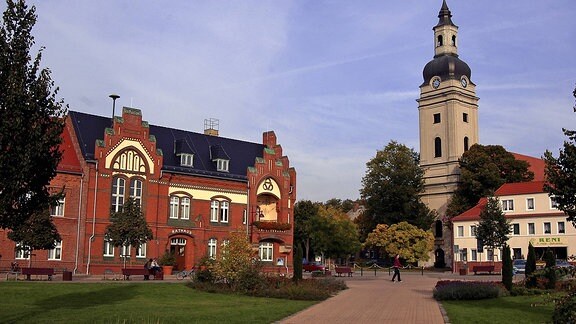 Marktplatz mit Kirche und Rathaus in Genthin
