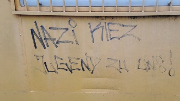 Rechtsextremes Graffiti an Hauswand