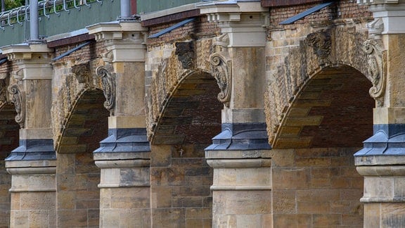 Die Pfeiler der Anna-Ebert-Brücke.