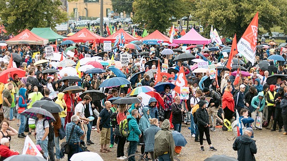 Demonstration gegen AfD-Europawahlversammlung in Magdeburg