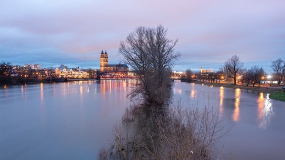 Hochwasser Elbe und Dom in Magdeburg, 4. Januar 2024
