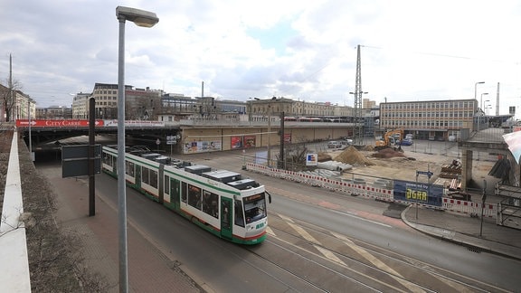 Bauarbeiten haben am 02.03.2015 Für den neuen City-Tunnel auf dem Kölner Platz am Hauptbahnhof in Magdeburg (Sachsen-Anhalt) begonnen.