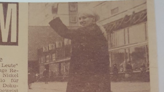 Ein historisches Zeitungsfoto zeigt Margit Tietz.