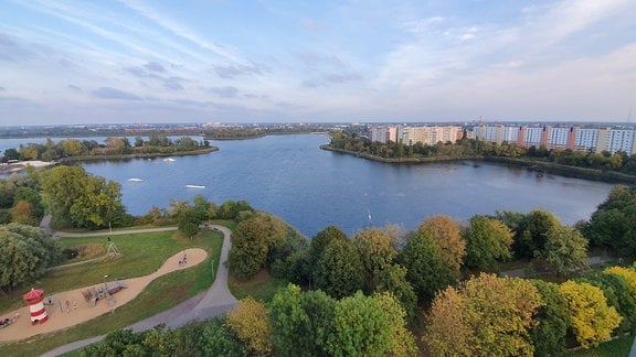 Blick auf den Neustädter See in Magdeburg