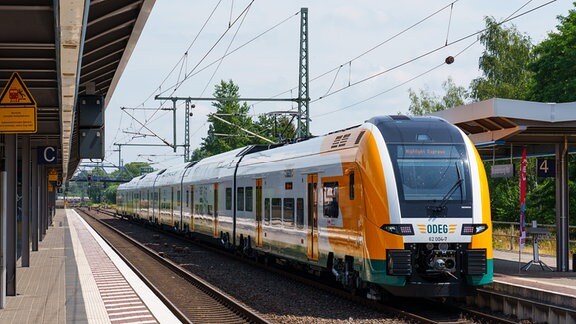 Ein neuer Zug der Ostdeutschen Eisenbahn GmbH (ODEG) vom Typ 'Desiro HC'