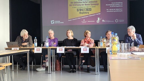 Norbert Pohlmann, Susanne Schweidler und Beate Seibert, Maria Schubert, Waltraut Zachhuber und Dr. Wolfgang Schneiß.