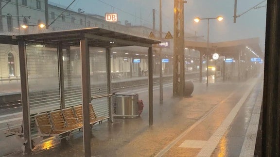 Unwetter mit Starkregen am Hauptbahnhof Magdeburg