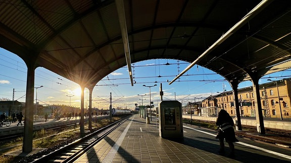 Bahnsteig am Bahnhof Halle