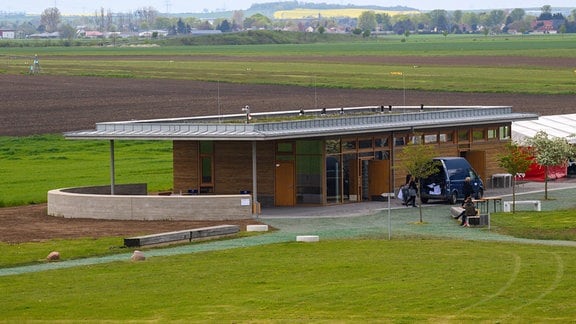 Blick auf das «Touristeninformationszentrum am Ringheiligtum Pömmelte». 