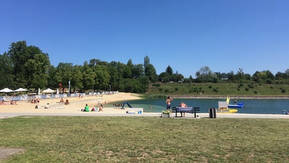 Das Strandsolbad Staßfurt (das einzige natürliche Binnen-Salzwasser-Freibad in der Umgebung)