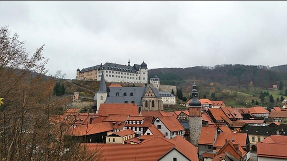 Stadtansicht Stolberg mit Häusern und Schloss auf Berg