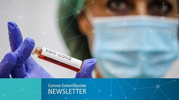 Collage für den Newsletter: Ein Laborantin analysiert eine Blutprobe.