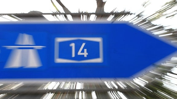 Ein Straßenschild der Autobahn 14. 