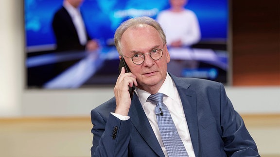 Reiner Haseloff CDU, Ministerpräsident von Sachsen-Anhalt, zu Gast bei Anne Will im Ersten Deutschen Fernsehen. 
