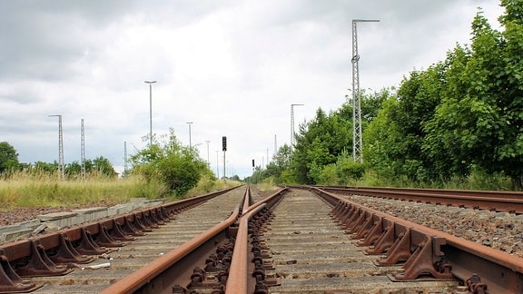 Stillgelegte Strecke Berlin-Blankenheim bei Güterglück