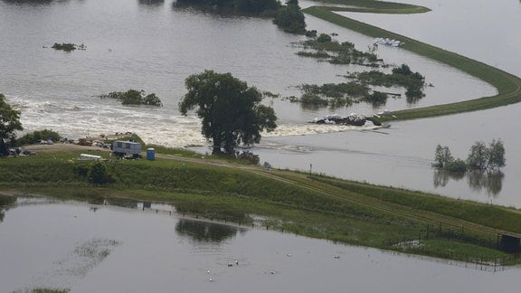 Deichbruch bei Fischbeck beim Hochwasser 2013