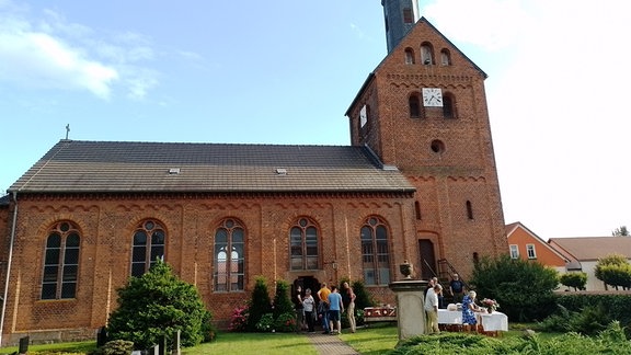 Außenansicht der kleinen Dorfkirche im altmärkischen Schenkenhorst.