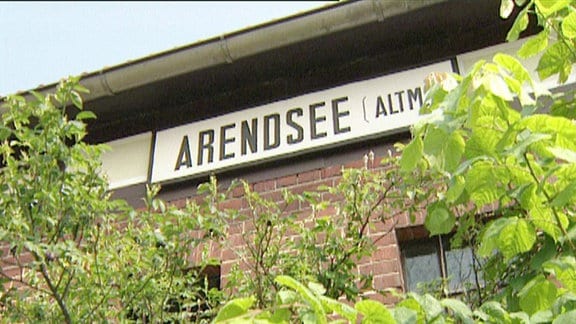 Blick auf den Bahnhof Arendsee vom Beginn des 20. Jahrhunderts sowie 1995