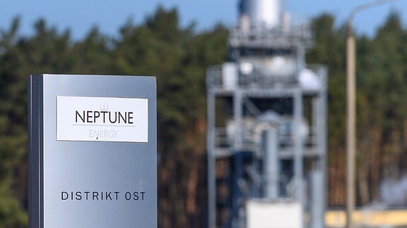 "Neptune Energy Distrikt Ost Betrieb Altmark" steht auf einem Schild.