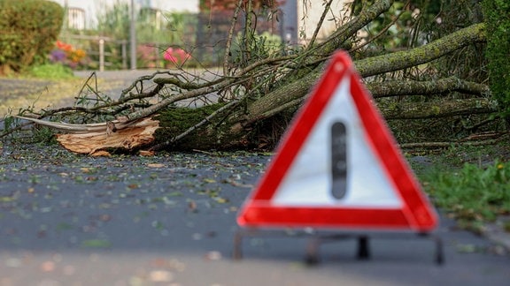 Symbolbild für Absperrung nach Unwetter