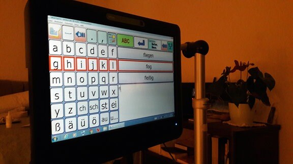 Auf einem Computerbildschirm ist das Alphabet abgebildet