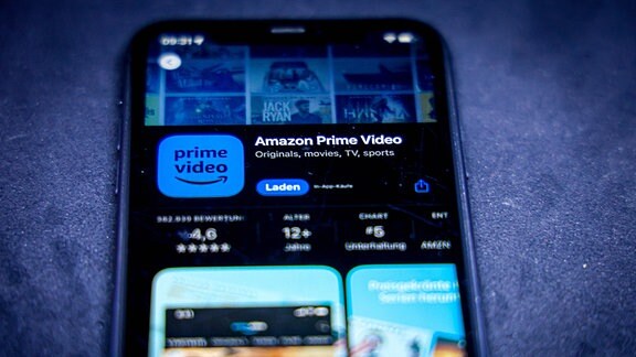 Logo der App von Amazon Prime Video auf der Seite des Apple App Stores auf einem iPhone.