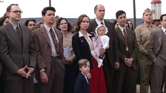 Gruppenfoto vom Cast des Oppenheimer-Filmes