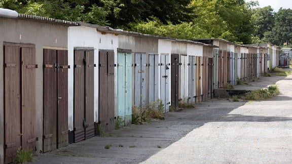 Ein Garagenkomplex aus DDR-Zeiten ist zu sehen. 