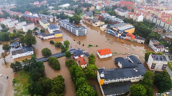 Draufsicht auf das überschwemmte Jelenia Gora.