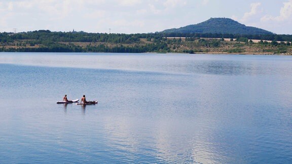 Zwei Paddler auf dem Berzdorfer See 
