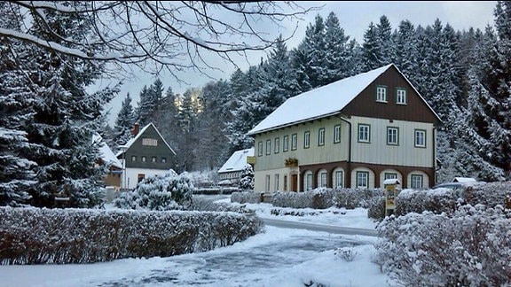 Eingeschneites Umgebindehaus in Jonsdorf