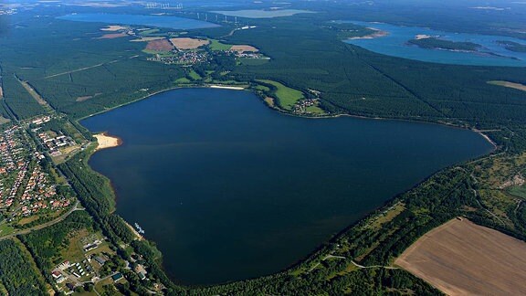 Luftaufnahme des Dreiweiberner Sees