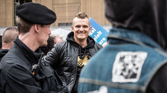 Der rechtsradikale Rapper Chris Ares bei einer AfD-Kundgebung am Münchner Odeonsplatz im April 2016.