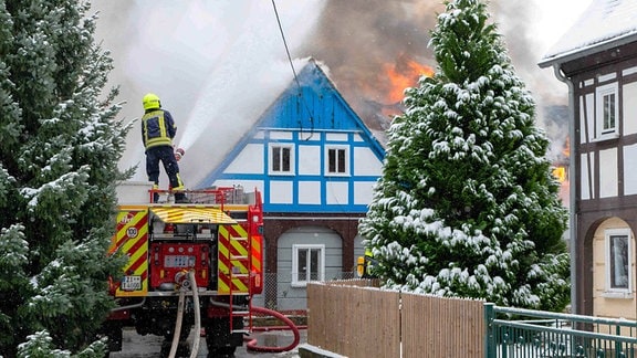 In Großschönau ist bei einem Wohnhausbrand ein Mensch ums Leben gekommen.