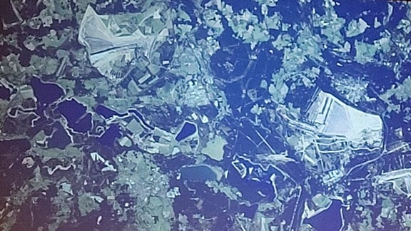 Blick aus dem Weltraum auf Braunkohletagebaue.